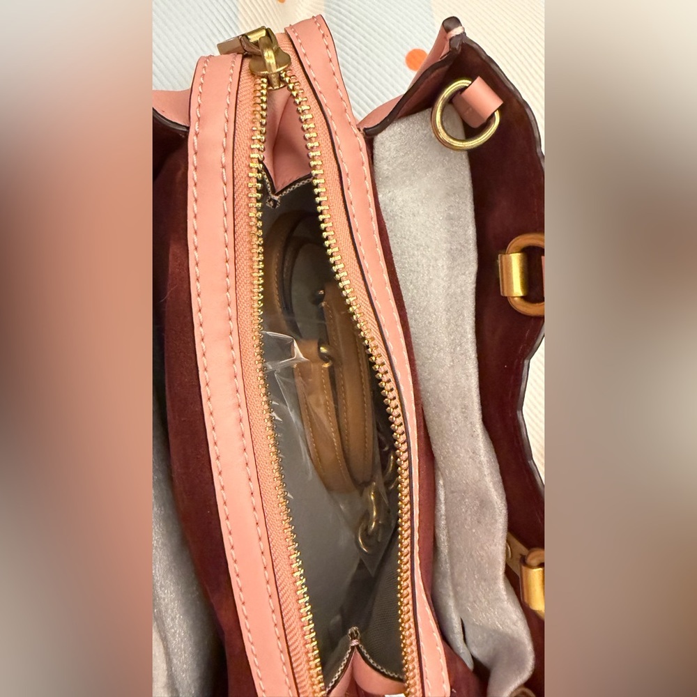 Coach 1941 Rogue 31 With Tea Rose Rivets Peony - Picture 11 of 15